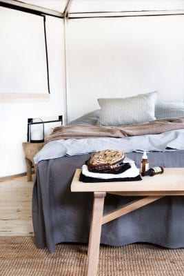 Schönes und einfaches nordisches Dekor in den Wildniszelten in Grönland - Fotograf: World of Greenland