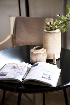 Schönes und einfaches nordisches Dekor in den Wildniszelten in Grönland - Fotograf: World of Greenland